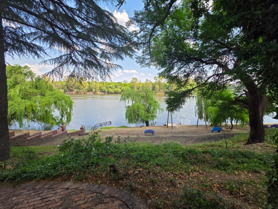 4 Bedroom Property for Sale in Lindequesdrif North West